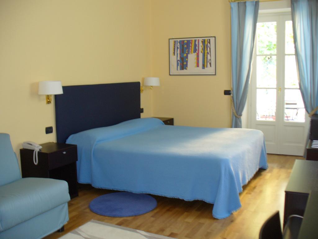 Hotel Residence La Luna Nel Porto Стреза Экстерьер фото