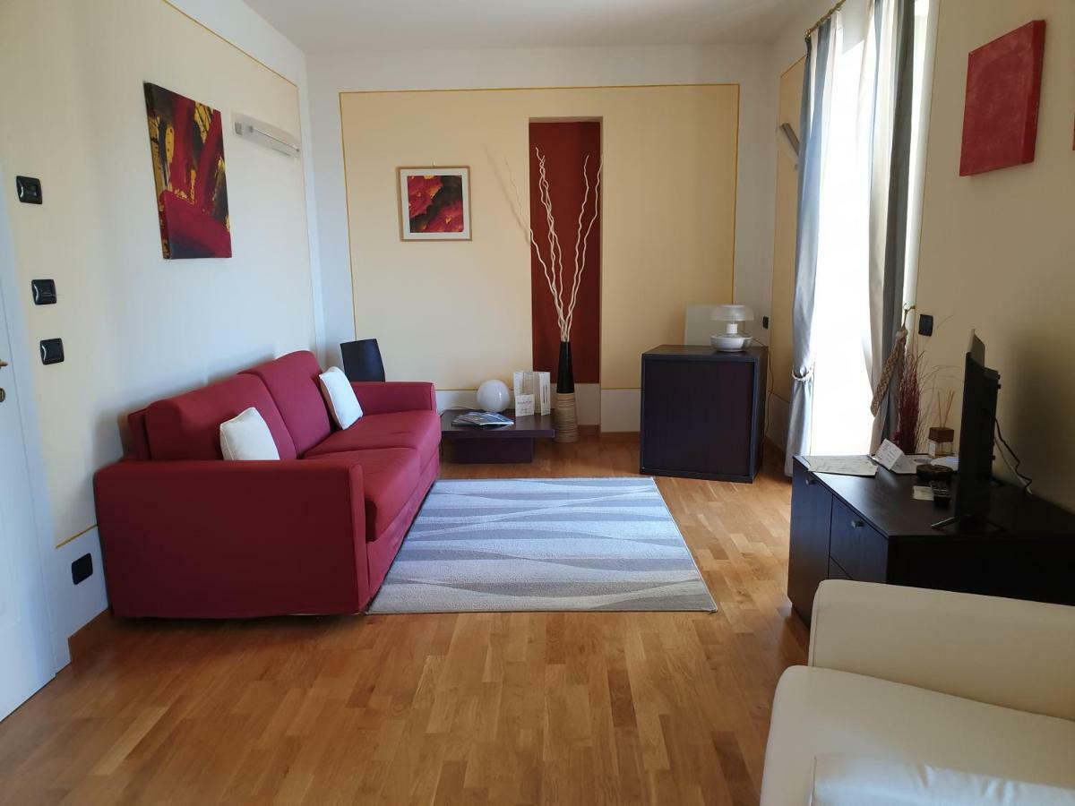 Hotel Residence La Luna Nel Porto Стреза Экстерьер фото