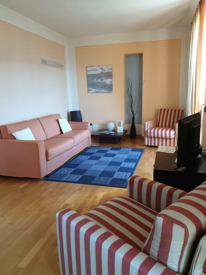 Hotel Residence La Luna Nel Porto Стреза Экстерьер фото