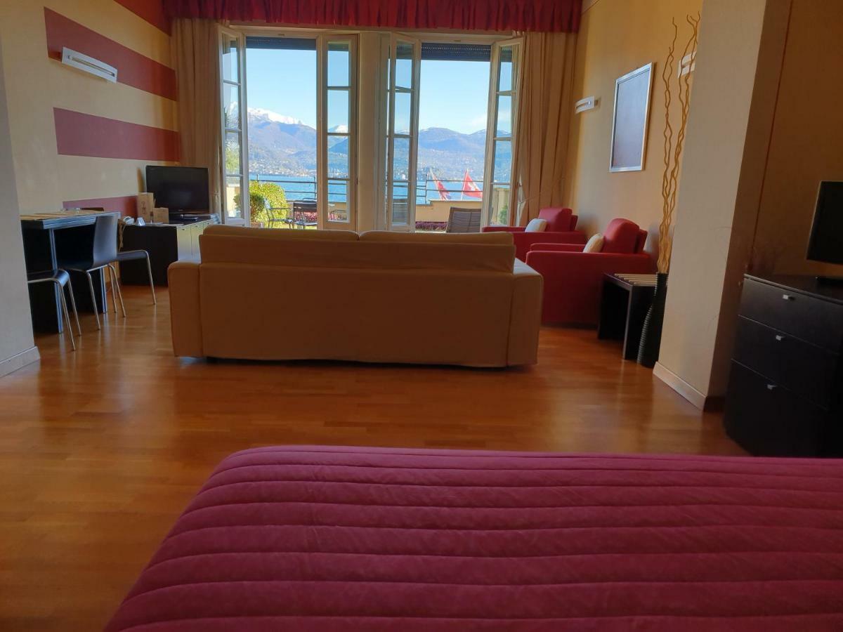Hotel Residence La Luna Nel Porto Стреза Экстерьер фото