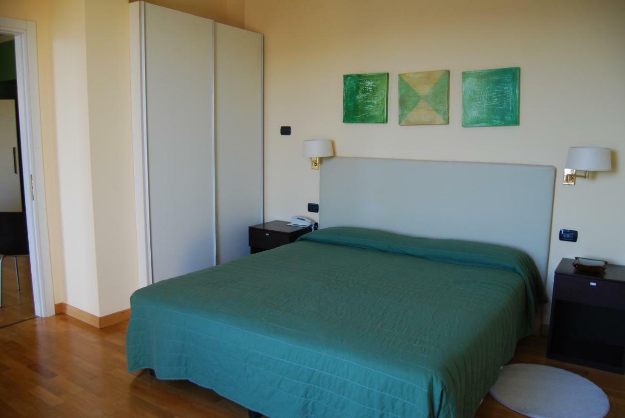 Hotel Residence La Luna Nel Porto Стреза Экстерьер фото